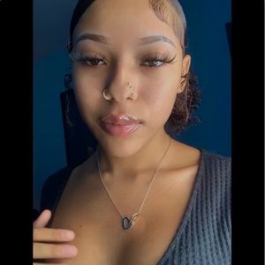 Meet your Posher, Ava